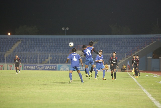 2比1！上港金靴外援造点带队绝杀，武磊全场观战+挥拳怒吼.